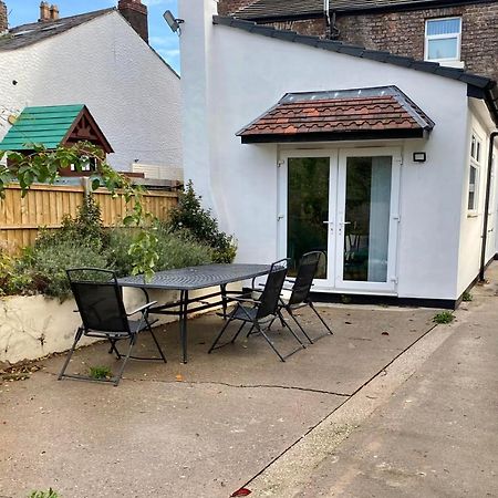 Flatzy - 6 Bed Oasis Close To Football Stadiums Liverpool Exterior photo